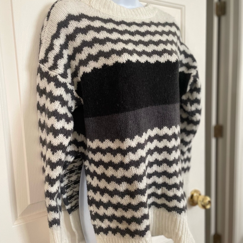 Super soft Arie sweater. Size xs.